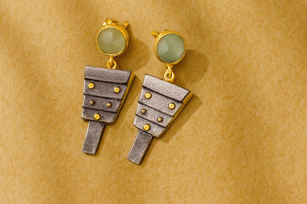 Nera stud earrings