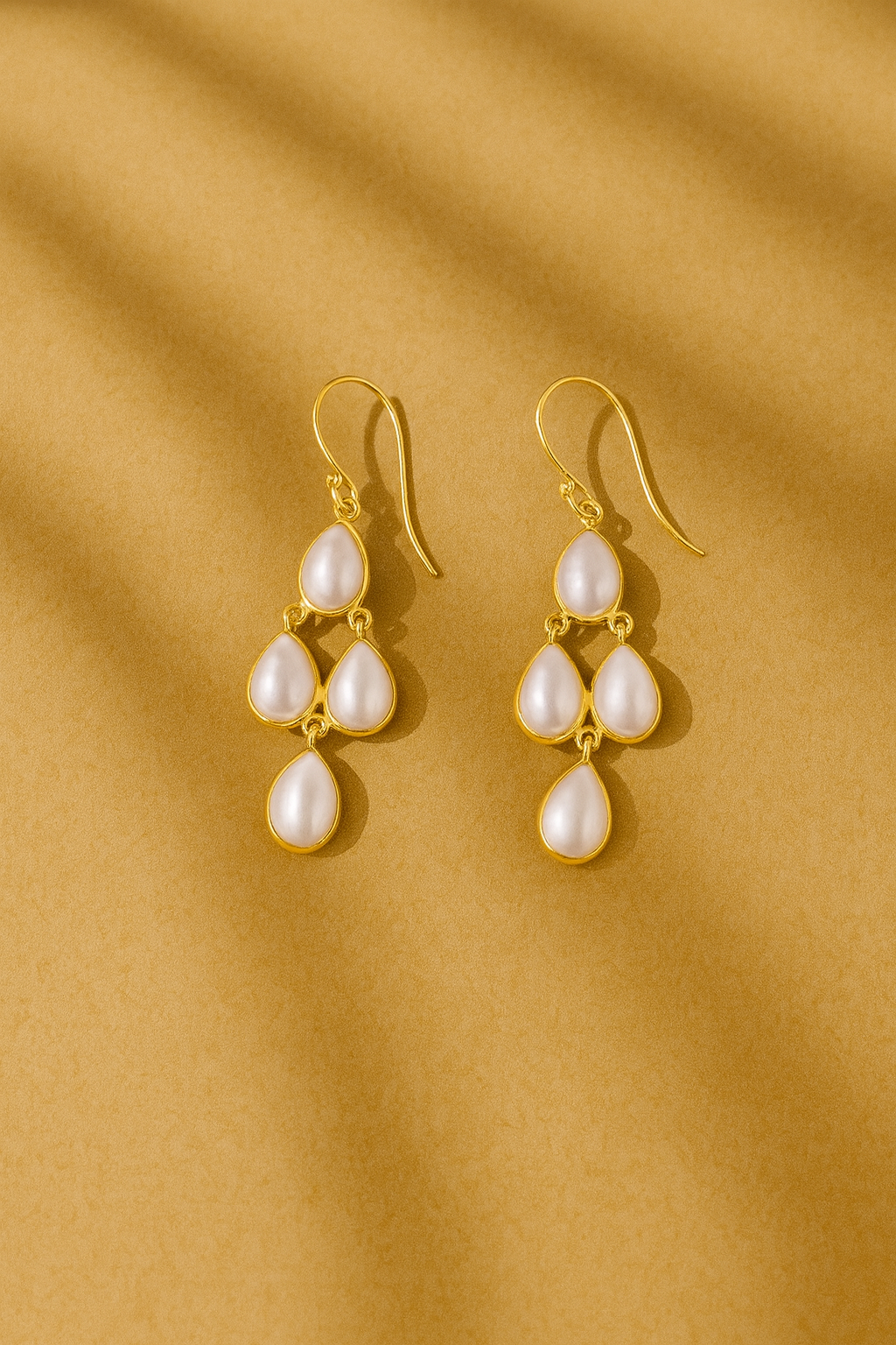 Perla dangle earrings
